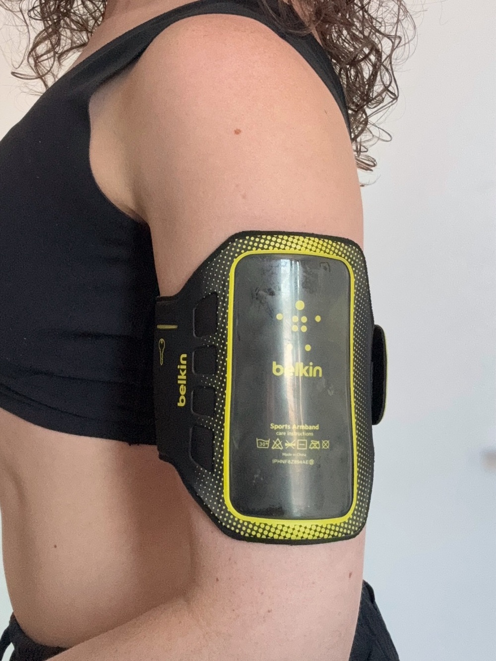 belkin Black Neon Sports Armband for Phone and Keys Running Training Workout